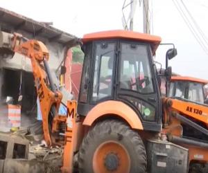 नूंह हिंसाः प्रशासन ने चौथे दिन की बड़ी कार्रवाई, झड़प के दौरान पथराव के लिए इस्तेमाल की गईं अवैध संरचनाओं को ढहाया