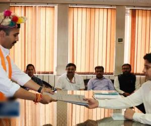 कांग्रेस नेता विक्रमादित्य सिंह ने नामांकन पत्र किया दाखिल, मंडी लोकसभा सीट से लड़ेंगे चुनाव