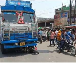 हरदोई: गैस सिलेंडर लदे ट्रक ने बाइक सवार दंपती को रौंदा, मौत