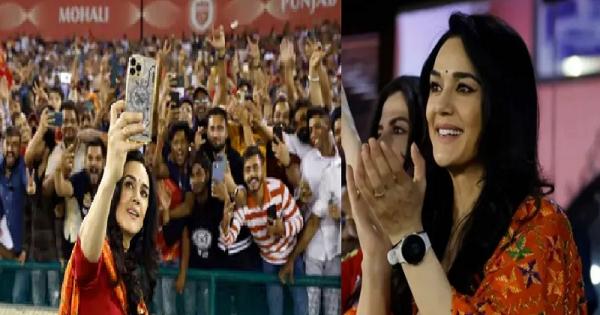 IPL 2023 : केसरिया दुपट्टा और चुलबुली अदाएं...Punjab Kings की हार के बाद  प्रीति जिंटा ने लूटी महफिल...देखिए तस्वीरें - Amrit Vichar