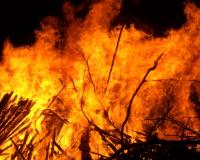 गौतमबुद्ध नगर: तुगलपुर गांव में लगी भीषण आग, कई दुकानें जलकर खाक   